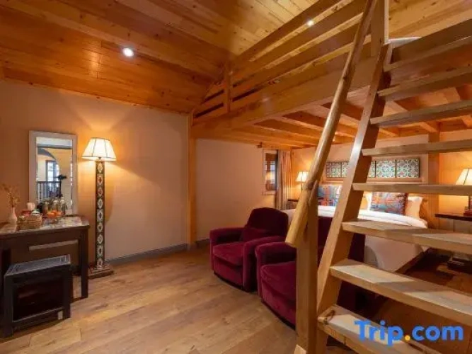 Standard Twin Family room with garden view
