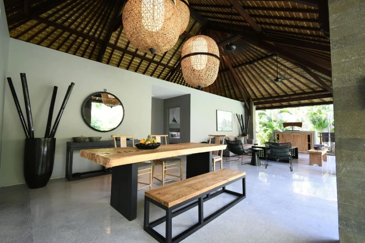2 Bedrooms Villa