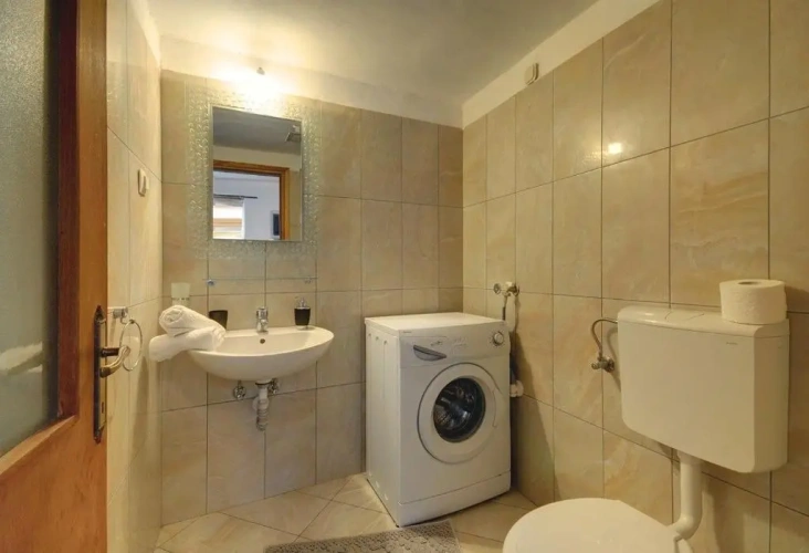 4 Bedrooms Villa