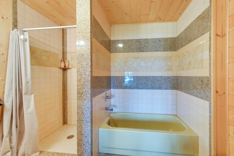 4 Bedrooms Cottage