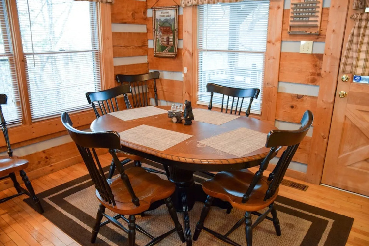 SITTING ROCK - 2 Br Cabin
