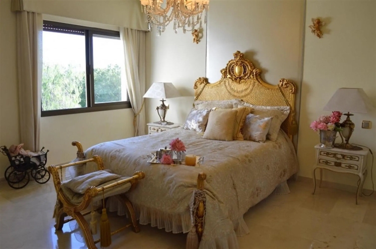 19567 - Unique Luxurious And Palacial Villa