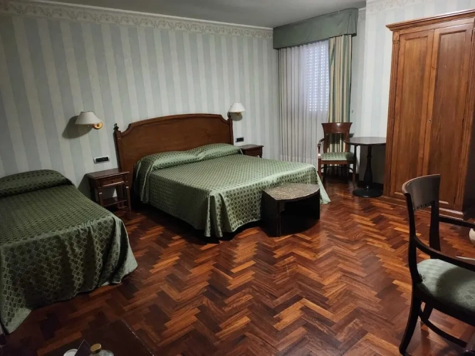 Standard Triple room