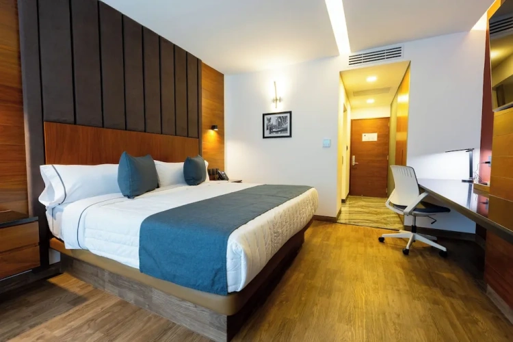 Standard Double room with city view