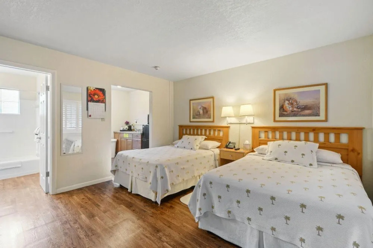 Tequesta Palms Inn