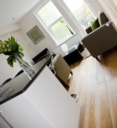 2 Bedrooms Luxury Apartment with balcony