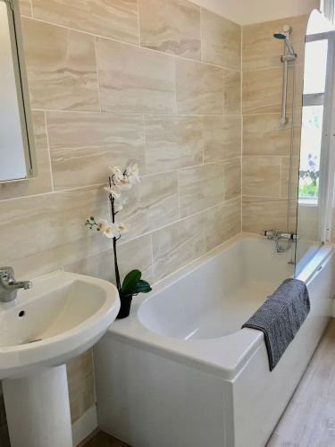 Netley Village Apartment