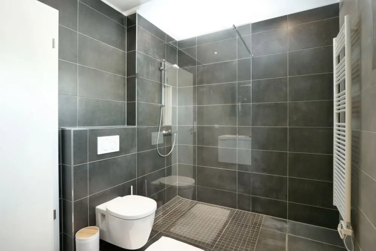 2BR Apt 100 m2 w Terrace Garden & Pkg