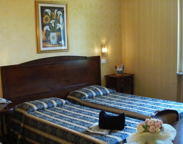 Standard Triple room