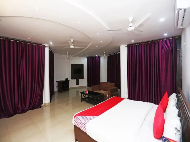 OYO 18648 Raj Inn
