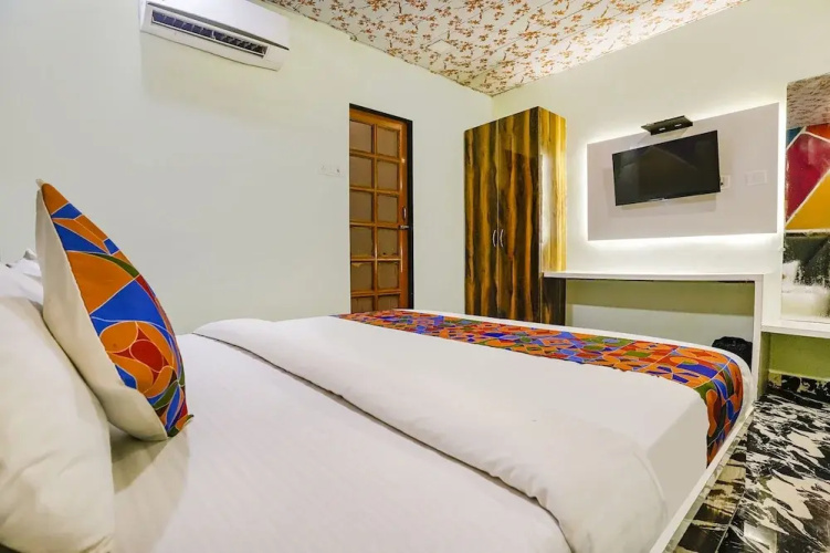Fabhotel Twigo Inn