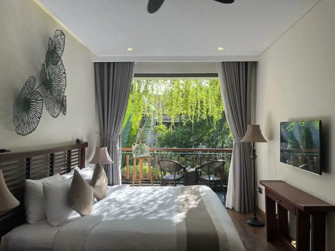 Superior Double room with balcony and with garden view