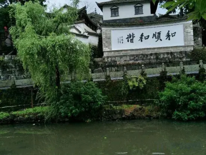 Guanhulou Hostel