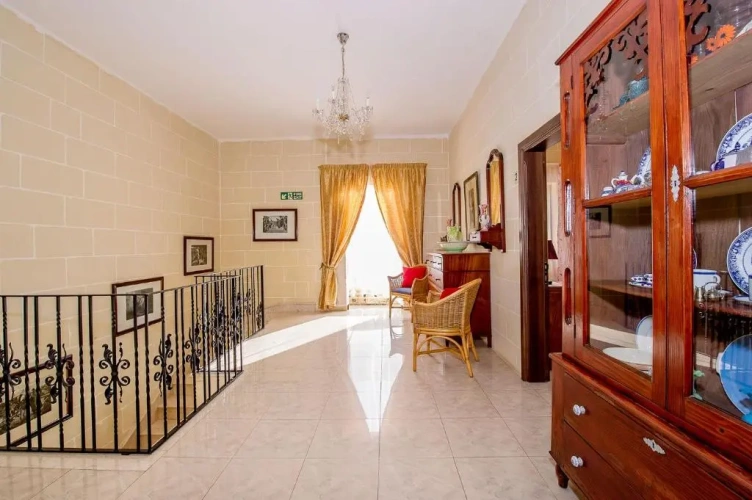 4 Bedrooms Cottage