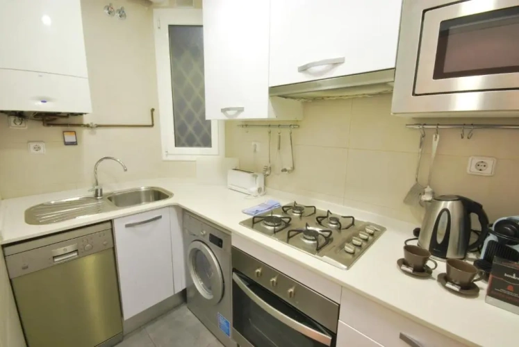 4 Bedrooms Apartment