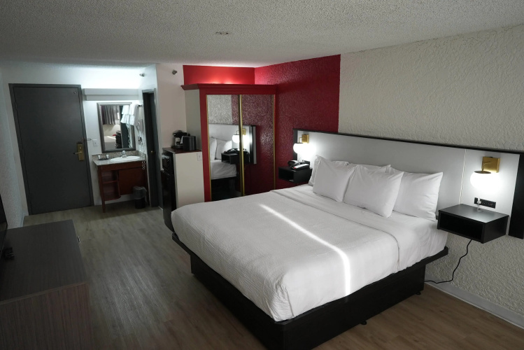 Ramada by Wyndham Tulsa Broken Arrow