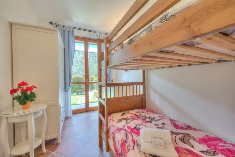 2 Bedrooms Luxury Apartment with lake view