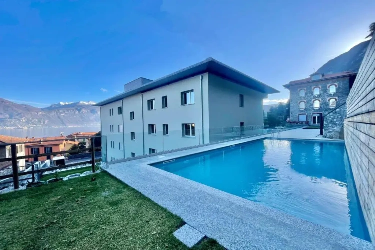 Apartment with lake view