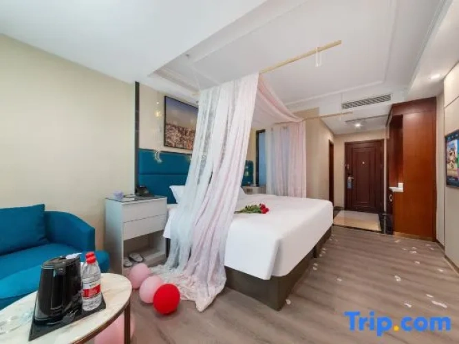 Standard Double room with city view