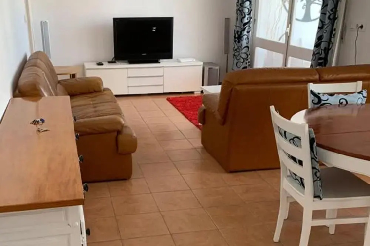 Seaview Balcony - 3 Bedroom Apartment Sleeps 6