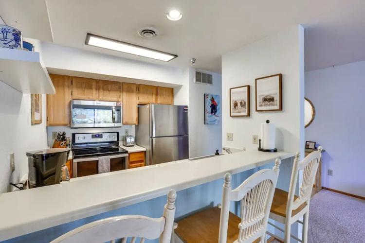 Walkable Frisco Condo: Mtn Views & Shared Hot Tub!