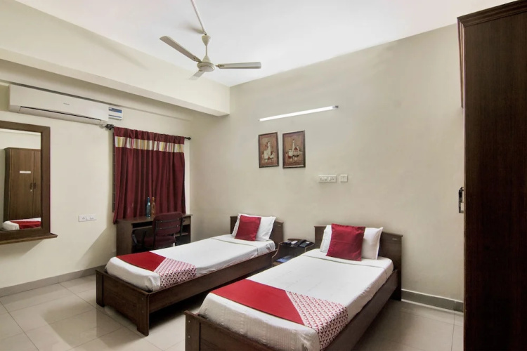 OYO 20008 SilverKey Madhapur