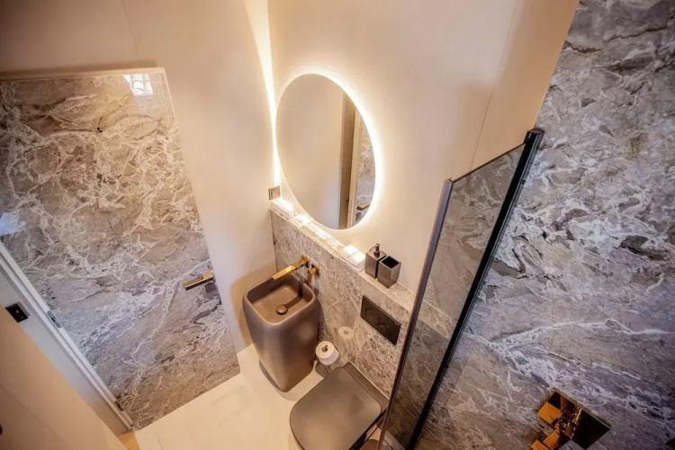 Kira Central Hvar