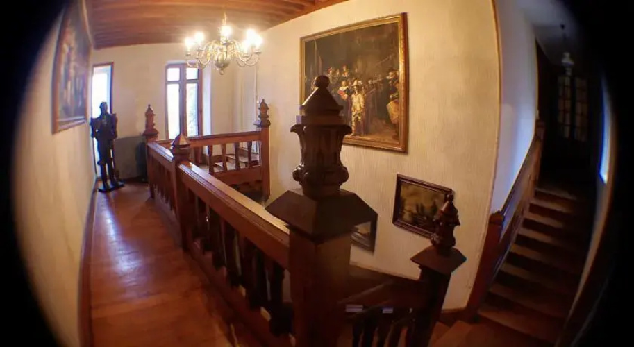 Château de Bussolles & 2 gîtes