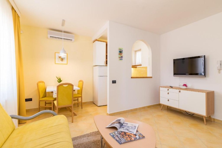 1 Bedroom Apartment with balcony