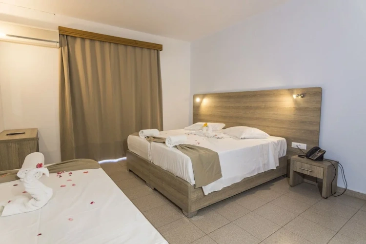 Deluxe Triple room with pool view