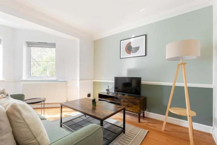 Immaculate 2 Bed Flat in West Kensington