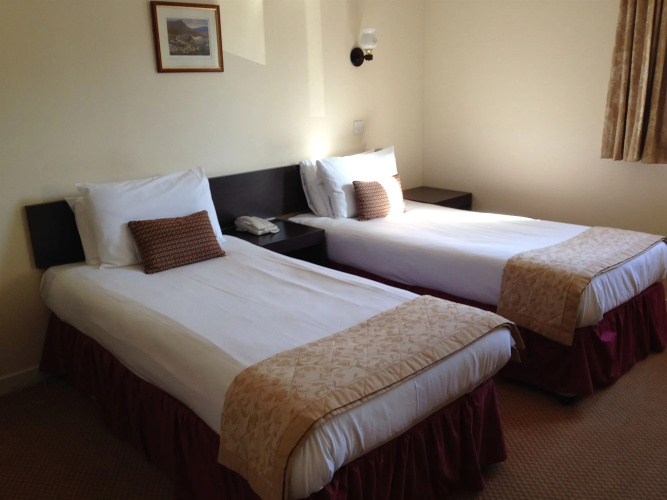 Highlander Hotel