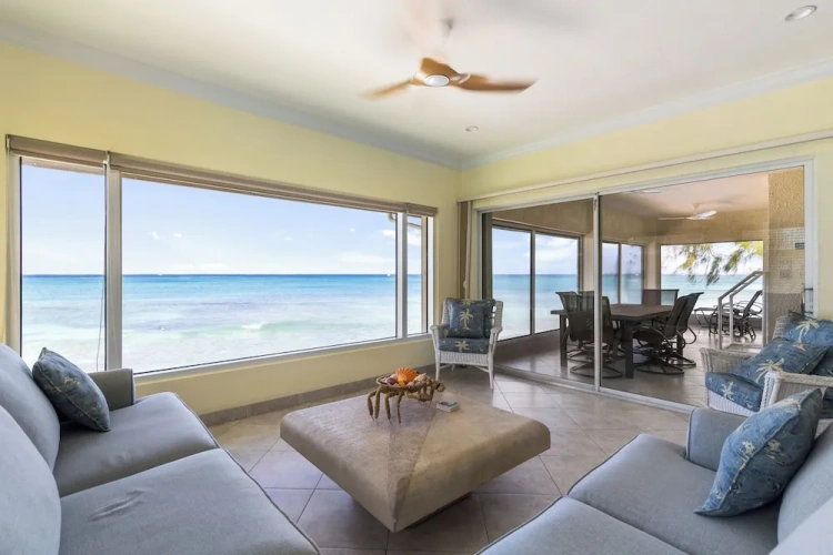 3 Bedrooms Standard Family room beachfront
