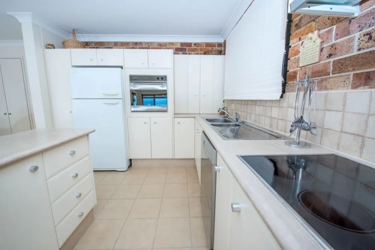 3 Bedrooms Apartment