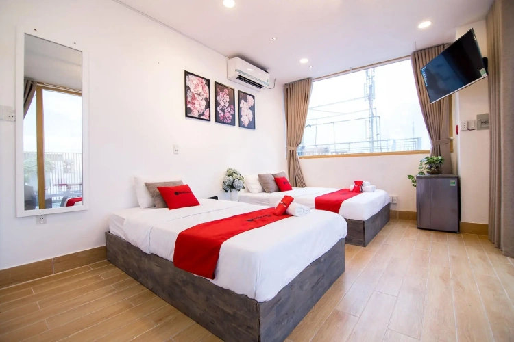 RedDoorz Plus near Saigon Train Station