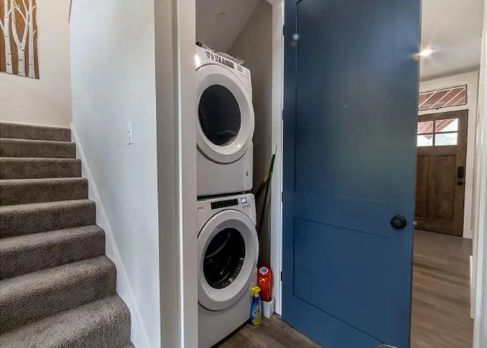 3 Bedrooms Apartment