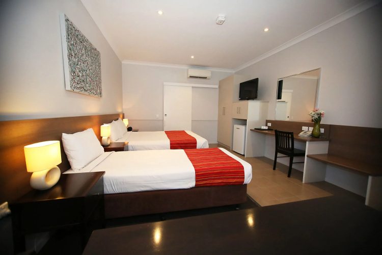 Roma Inland Motor Inn