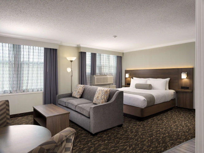 Best Western Plus Carlton Plaza Hotel photo 7