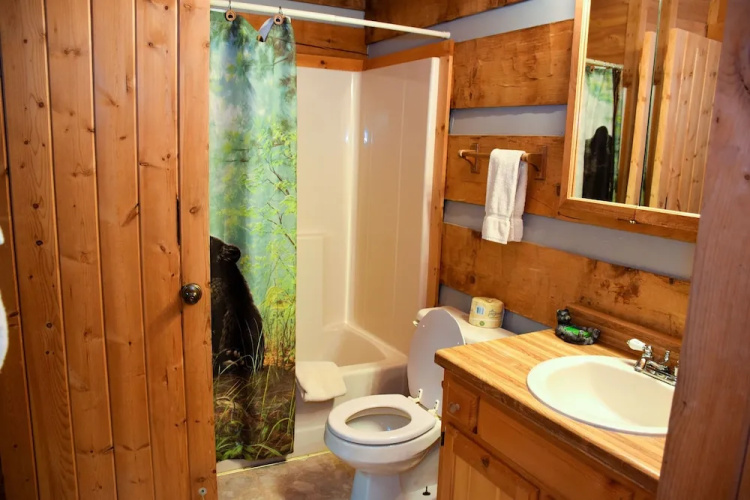 SITTING ROCK - 2 Br Cabin