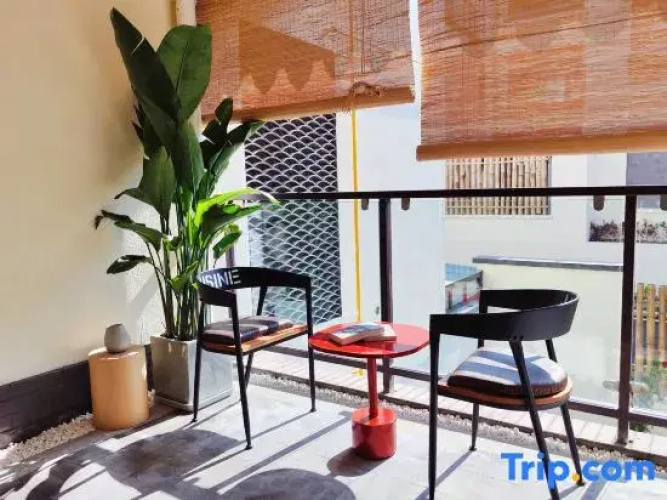 March Li Dali Small Courtyard Holiday Villa
