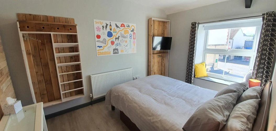 Cheddar Village Apartment