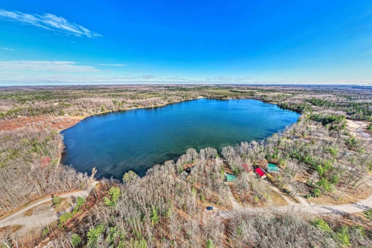 Lakefront Hawks Getaway - Fire Pit & Kayaks!