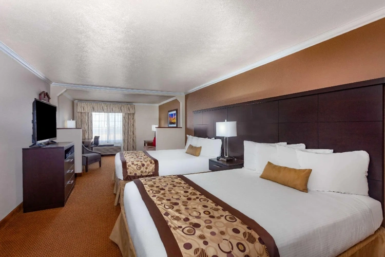 Quadruple Family Suite