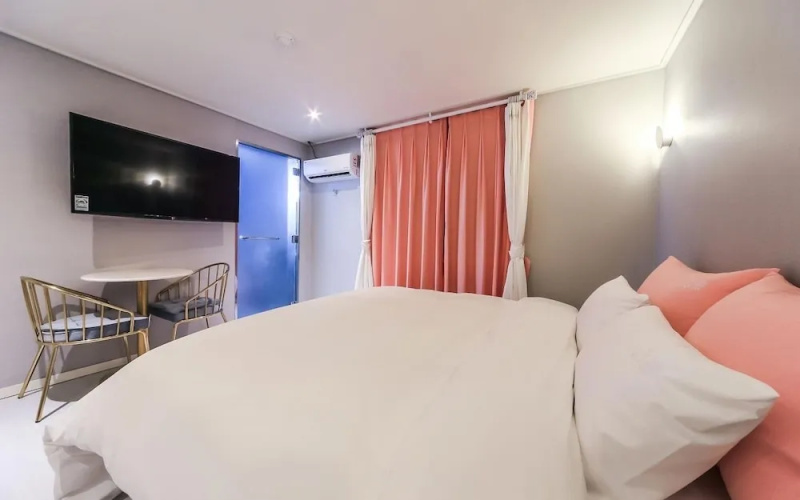 Hotel Momo Juice