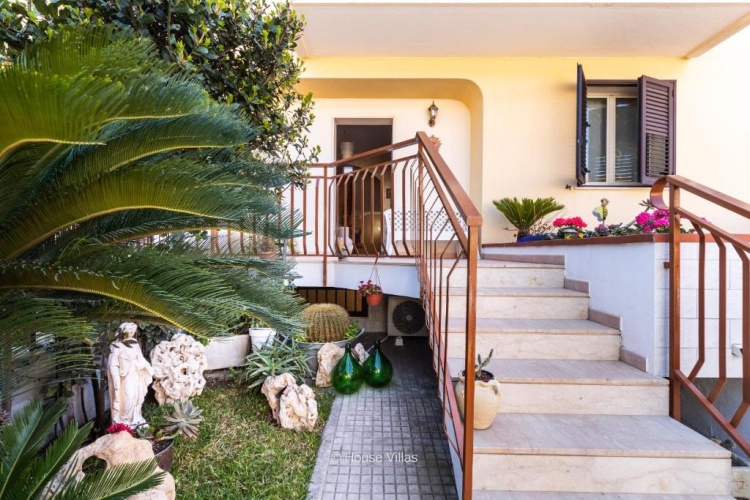 2 Bedrooms Villa