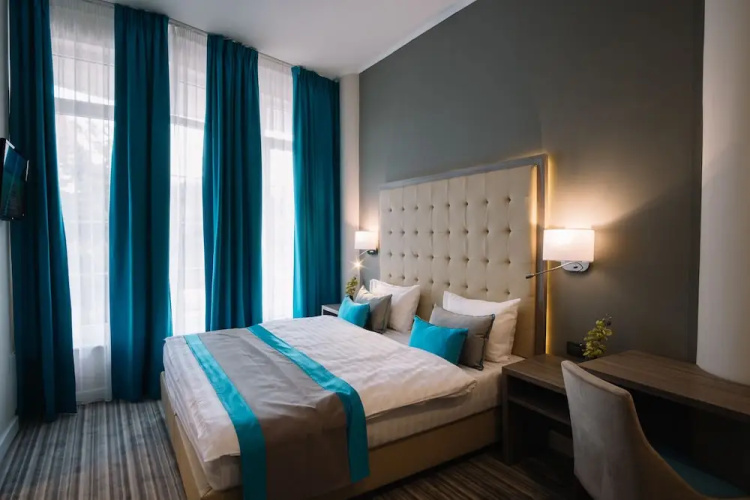 Norm Hill Hotel
