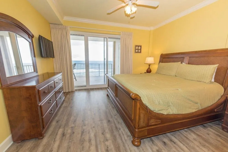 Regency Isle 507 - 2 Br condo by RedAwning