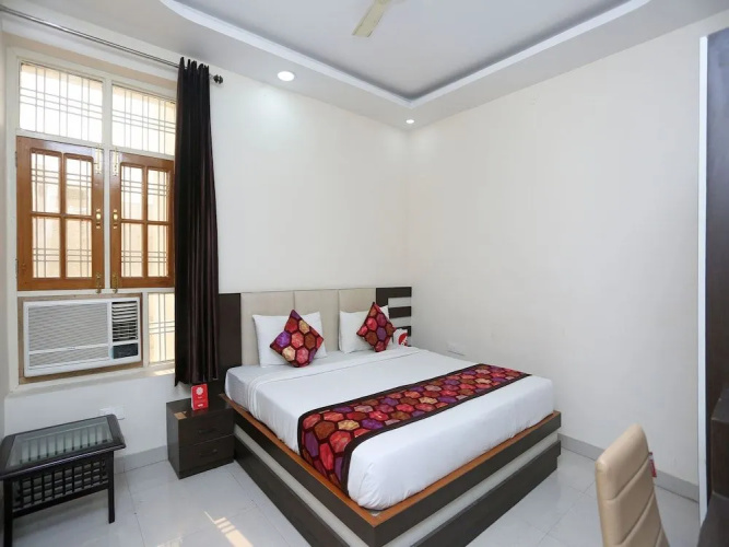 OYO 14854 VMS Royal Inn