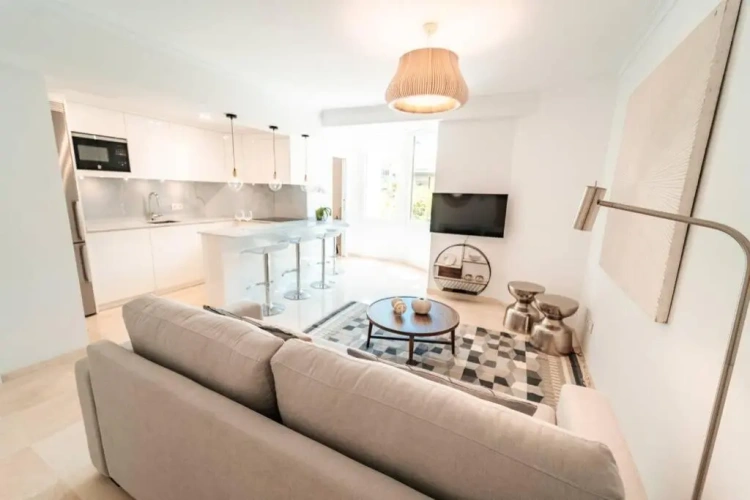 2 Bedrooms Apartment