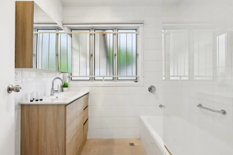Spacious 3-bed Home in Morningside With Backyard